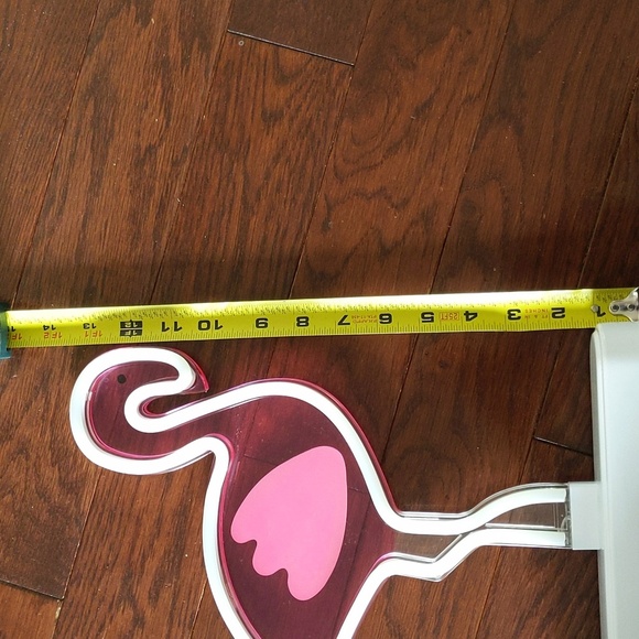 Flamingo/palm tree decor - Picture 7 of 8